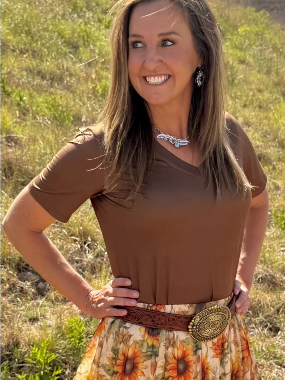 Women's V-Neck Short Sleeve Top in Brown
